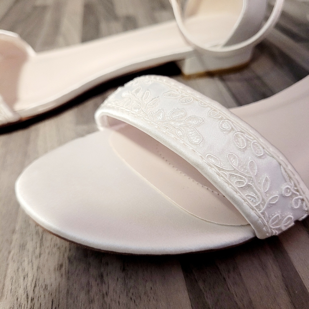 David's Bridal White Embroidered Low Heel Size 8